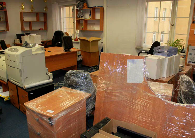 Вывоз старой офисной мебели в Тольятти в октябре