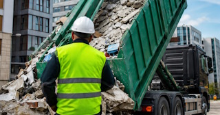 Вывоз строительного мусора в Тольятти: услуги лицензированной компании — ПроМусор